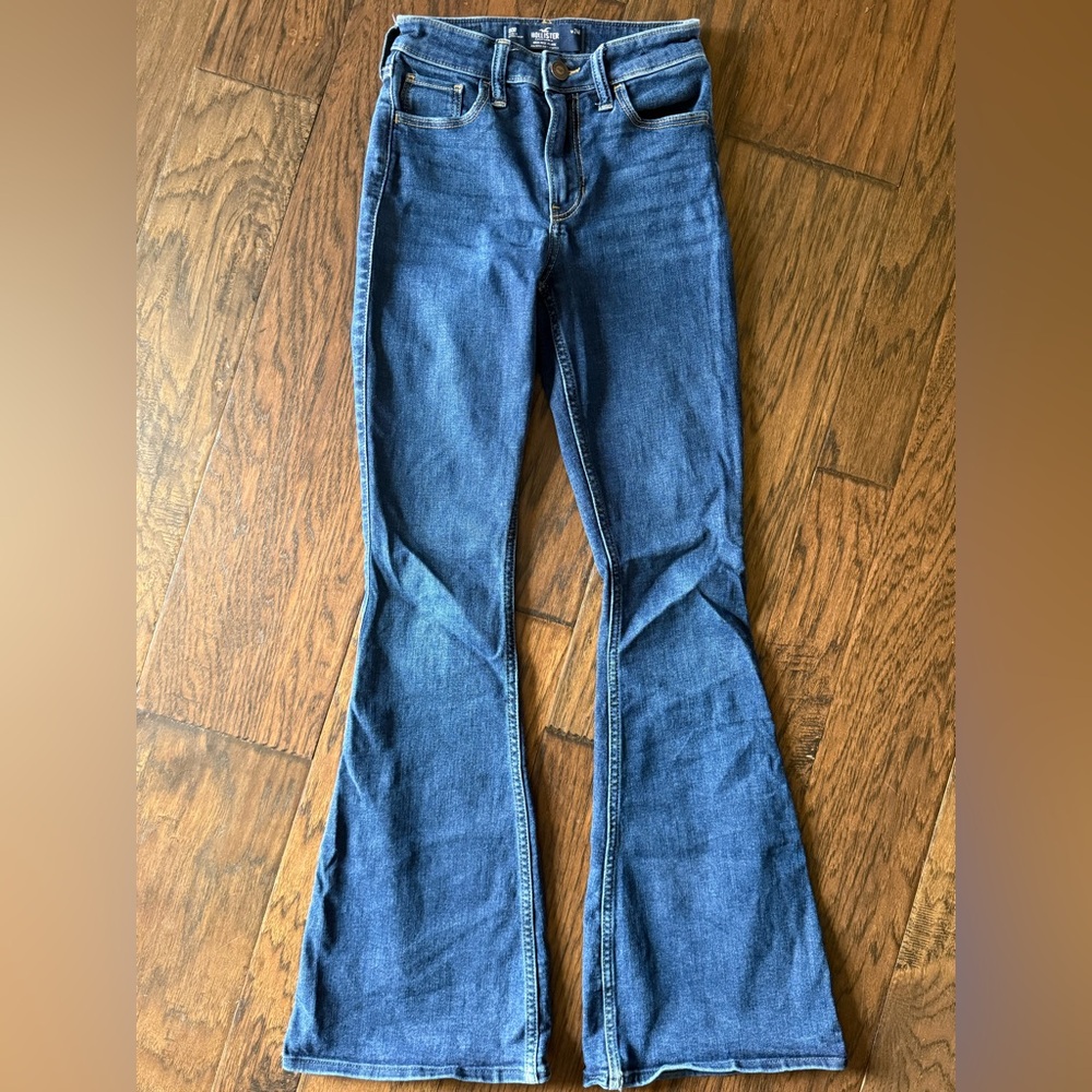 Hollister High-Rise Flare Soft Stretch size 00R/24R Jeans
